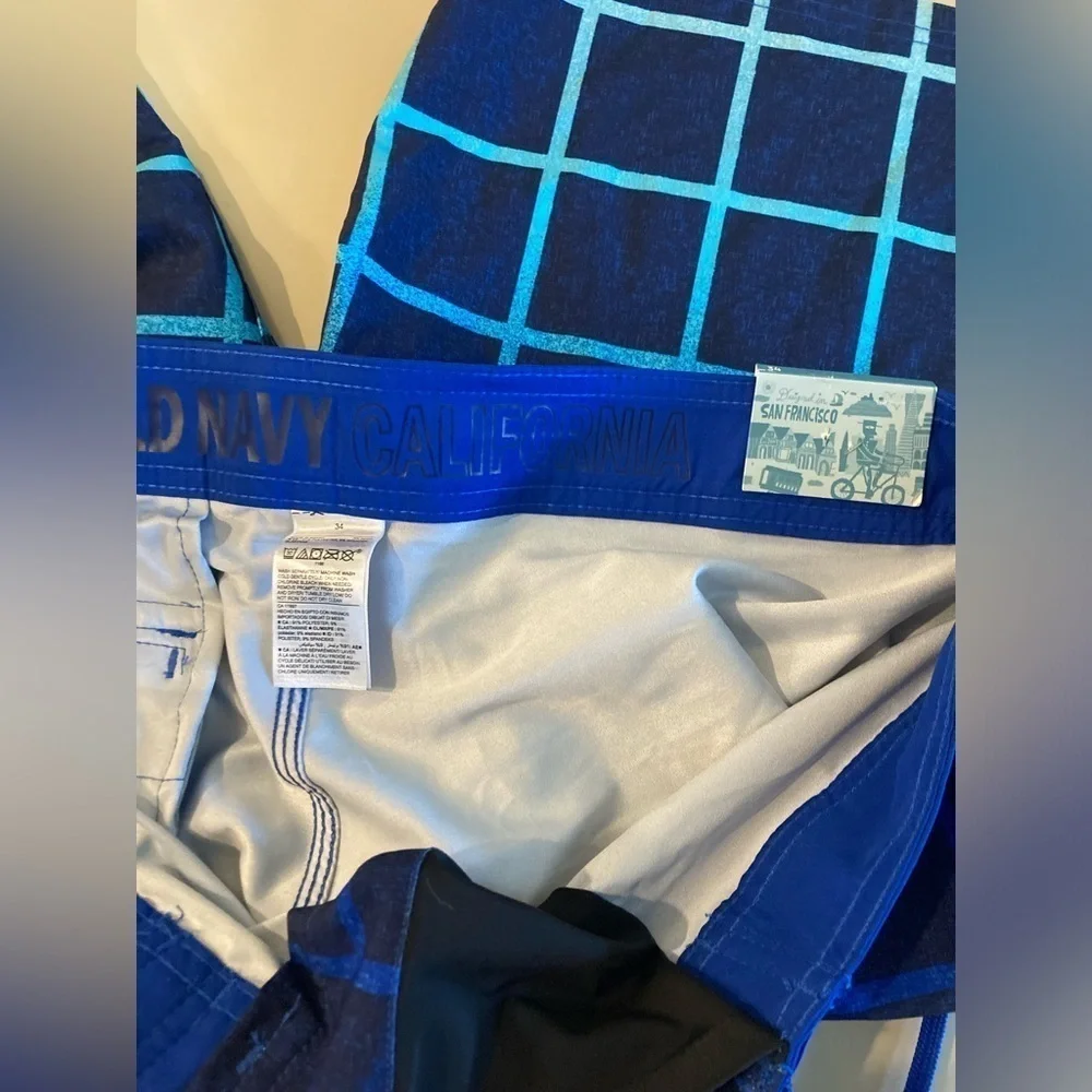 Old navy California Geometric swim shorts men’s size 34 blue NWT